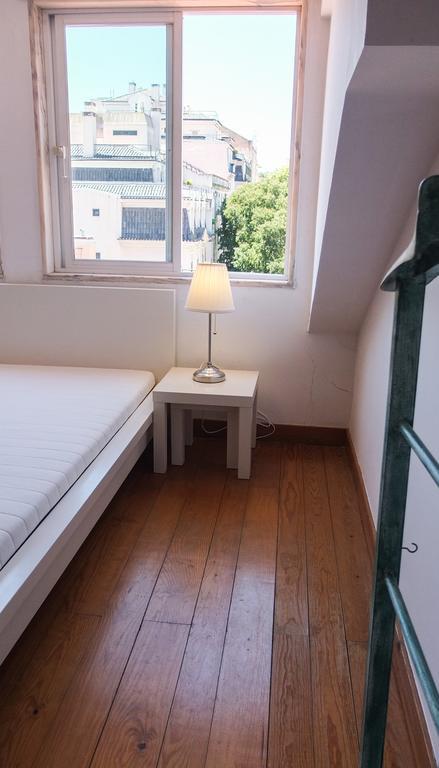 Quiet And Sunny Apartment